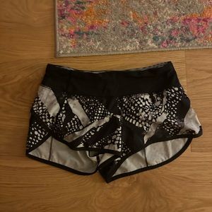 lulu lemon speed ups size 4!